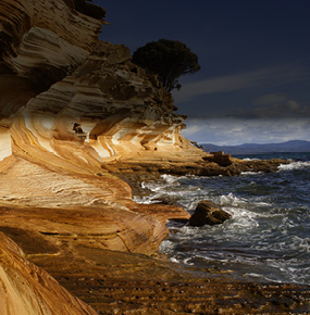 A generic square placeholder image with rounded corners in a figure.